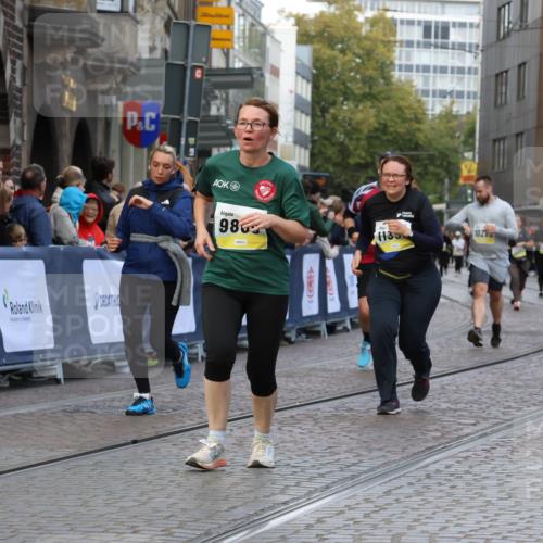05.10.2025 - 20. swb-Marathon Bremen Strokosch-Dieckow http://msf.ph/oto/9270611 05.10.2025 11:10:13 Ziel 8533, 9734, 9806, 10082, 10189, 10563, 11204, 11261, 11333 meine-sportfotos.de