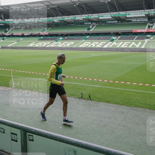 05.10.2025 - 20. swb-Marathon Bremen Michael Burmester http://msf.ph/oto/9270613 05.10.2025 12:42:33 Laufen im Stadion 588, 635, 907, 965, 1105, 1123, 1215, 1612, 1645, 1763, 1810, 2068, 2141, 2385, 3153, 3294, 3391, 3705, 4635, 5028, 5470, 5741, 6903, 7405, 7472, 7547, 7764, 6903 meine-sportfotos.de
