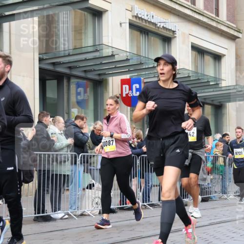 05.10.2025 - 20. swb-Marathon Bremen Strokosch-Dieckow http://msf.ph/oto/9270616 05.10.2025 11:08:34 Ziel 7706, 9184, 9191, 9274, 9276, 9466, 9589, 9632, 9721, 9774, 9853, 9912, 10031, 10051, 10087, 10248, 10458, 10567, 10714, 10840, 10939, 11073, 11126, 11142, 11479, 11590, 7706, 9184, 9191, 9274, 9276, 9466, 9589, 9632, 9721, 9774, 9853, 9912, 10031, 10051, 10087, 10248, 10458, 10567, 10714, 10840, 10939, 11073, 11126, 11142, 11479, 11590 meine-sportfotos.de