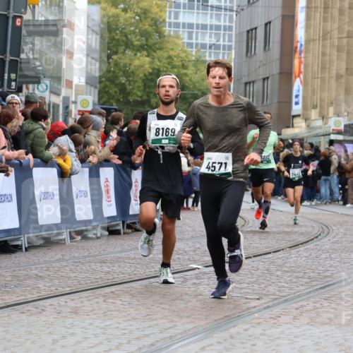 05.10.2025 - 20. swb-Marathon Bremen Strokosch-Dieckow http://msf.ph/oto/9270638 05.10.2025 13:01:39 Ziel 1042, 2284, 4571, 6302, 7440, 8169 meine-sportfotos.de
