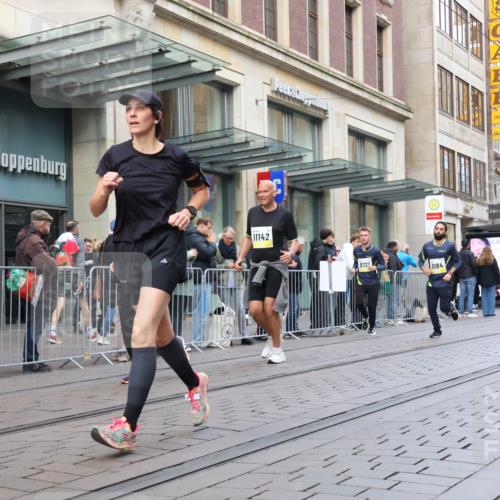 05.10.2025 - 20. swb-Marathon Bremen Strokosch-Dieckow http://msf.ph/oto/9270640 05.10.2025 11:08:35 Ziel 9184, 9191, 9274, 9276, 9466, 9589, 9632, 9721, 9774, 9853, 9912, 10031, 10051, 10087, 10248, 10458, 10567, 10714, 10840, 10939, 11126, 11142, 11479, 11590, 9184, 9191, 9274, 9276, 9466, 9589, 9632, 9721, 9774, 9853, 9912, 10031, 10051, 10087, 10248, 10458, 10567, 10714, 10840, 10939, 11126, 11142, 11479, 11590 meine-sportfotos.de