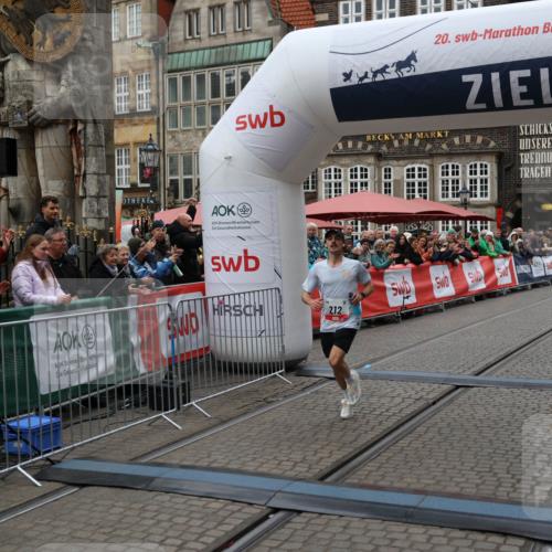 05.10.2025 - 20. swb-Marathon Bremen Yannick Fuchs http://msf.ph/oto/9270651 05.10.2025 12:15:15 Ziel 212 meine-sportfotos.de
