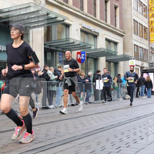 05.10.2025 - 20. swb-Marathon Bremen Strokosch-Dieckow http://msf.ph/oto/9270654 05.10.2025 11:08:35 Ziel 9184, 9191, 9274, 9276, 9466, 9589, 9632, 9721, 9774, 9853, 9912, 10031, 10051, 10087, 10248, 10458, 10567, 10714, 10840, 10939, 11126, 11142, 11479, 11590, 9184, 9191, 9274, 9276, 9466, 9589, 9632, 9721, 9774, 9853, 9912, 10031, 10051, 10087, 10248, 10458, 10567, 10714, 10840, 10939, 11126, 11142, 11479, 11590 meine-sportfotos.de