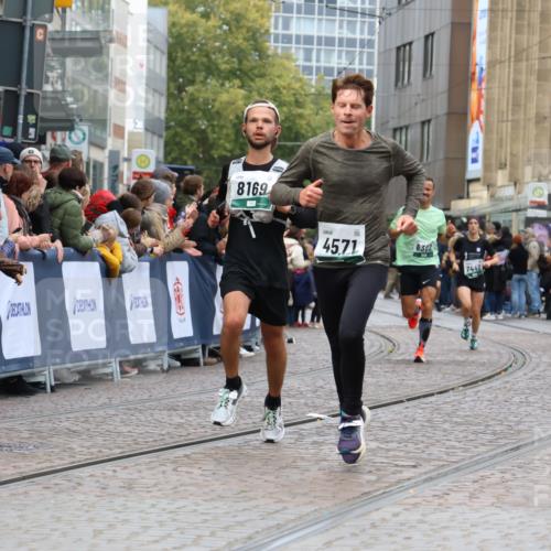 05.10.2025 - 20. swb-Marathon Bremen Strokosch-Dieckow http://msf.ph/oto/9270669 05.10.2025 13:01:40 Ziel 1042, 2284, 4571, 6302, 7440, 8169 meine-sportfotos.de