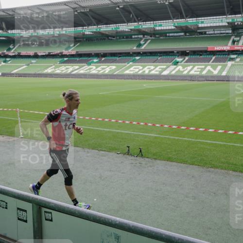 05.10.2025 - 20. swb-Marathon Bremen Michael Burmester http://msf.ph/oto/9270670 05.10.2025 12:42:38 Laufen im Stadion 588, 635, 907, 965, 1105, 1123, 1215, 1265, 1612, 1645, 1763, 1810, 2068, 2141, 2385, 3153, 3294, 3391, 3705, 4635, 5028, 5470, 5741, 7405, 7472, 7547, 7764, 8520, 6903 meine-sportfotos.de