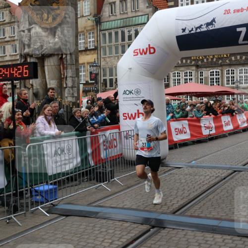 05.10.2025 - 20. swb-Marathon Bremen Yannick Fuchs http://msf.ph/oto/9270672 05.10.2025 12:15:16 Ziel 212 meine-sportfotos.de