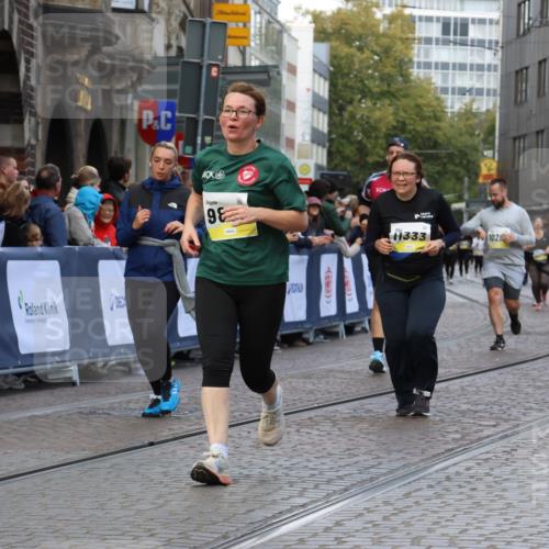 05.10.2025 - 20. swb-Marathon Bremen Strokosch-Dieckow http://msf.ph/oto/9270675 05.10.2025 11:10:13 Ziel 8533, 9734, 9806, 10082, 10189, 10563, 11204, 11261, 11333 meine-sportfotos.de