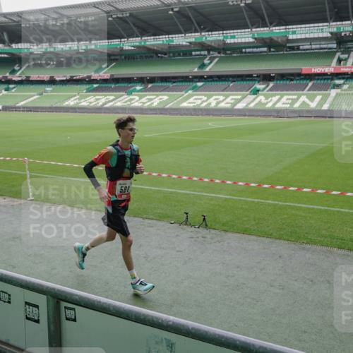 05.10.2025 - 20. swb-Marathon Bremen Michael Burmester http://msf.ph/oto/9270689 05.10.2025 12:42:39 Laufen im Stadion 588, 635, 907, 965, 1105, 1123, 1215, 1265, 1612, 1645, 1763, 1810, 2068, 2141, 2385, 3153, 3294, 3391, 3705, 4635, 5028, 5470, 5741, 7405, 7472, 7547, 7764, 8520, 6903 meine-sportfotos.de
