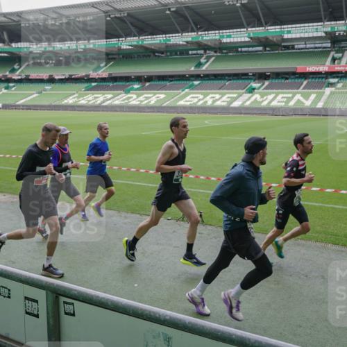 05.10.2025 - 20. swb-Marathon Bremen Michael Burmester http://msf.ph/oto/9270722 05.10.2025 12:42:42 Laufen im Stadion 588, 635, 907, 965, 1105, 1123, 1215, 1265, 1612, 1645, 1763, 1810, 2068, 2141, 2385, 3153, 3294, 3391, 3705, 4635, 5028, 5470, 5741, 7405, 7472, 7547, 7764, 8520, 6903 meine-sportfotos.de