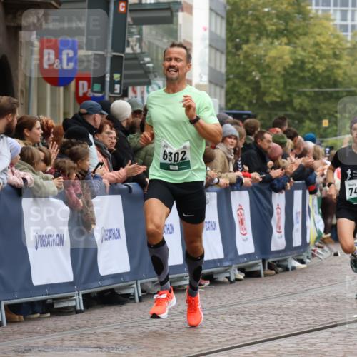 05.10.2025 - 20. swb-Marathon Bremen Strokosch-Dieckow http://msf.ph/oto/9270730 05.10.2025 13:01:44 Ziel 1992, 3218, 6302, 7440, 8169 meine-sportfotos.de