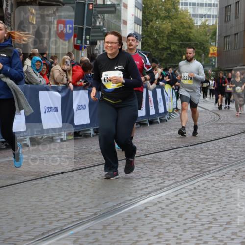 05.10.2025 - 20. swb-Marathon Bremen Strokosch-Dieckow http://msf.ph/oto/9270744 05.10.2025 11:10:15 Ziel 8533, 9734, 9806, 10082, 10189, 10280, 11204, 11261, 11333 meine-sportfotos.de