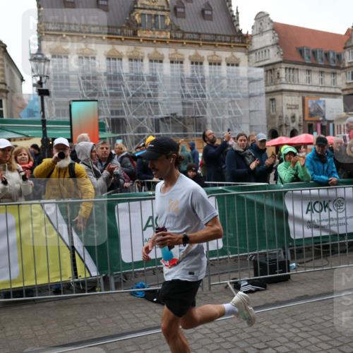 05.10.2025 - 20. swb-Marathon Bremen Yannick Fuchs http://msf.ph/oto/9270751 05.10.2025 12:15:17 Ziel 212 meine-sportfotos.de