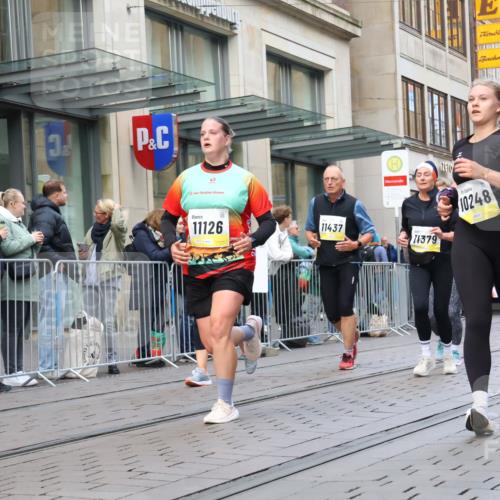 05.10.2025 - 20. swb-Marathon Bremen Strokosch-Dieckow http://msf.ph/oto/9270758 05.10.2025 11:08:44 Ziel 9184, 9466, 9632, 9721, 9774, 9798, 9815, 9853, 9912, 10031, 10087, 10248, 10315, 10458, 10522, 10714, 10784, 10840, 11056, 11126, 11142, 11379, 11437, 11530, 11674, 9184, 9466, 9632, 9721, 9774, 9798, 9815, 9853, 9912, 10031, 10087, 10248, 10315, 10458, 10522, 10714, 10784, 10840, 11056, 11126, 11142, 11379, 11437, 11530, 11674 meine-sportfotos.de