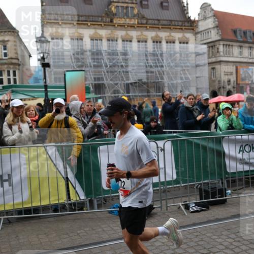 05.10.2025 - 20. swb-Marathon Bremen Yannick Fuchs http://msf.ph/oto/9270760 05.10.2025 12:15:17 Ziel 212 meine-sportfotos.de