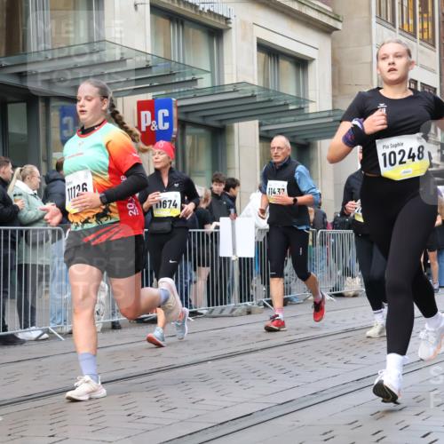 05.10.2025 - 20. swb-Marathon Bremen Strokosch-Dieckow http://msf.ph/oto/9270767 05.10.2025 11:08:45 Ziel 9184, 9466, 9632, 9721, 9774, 9798, 9815, 9912, 10031, 10087, 10248, 10315, 10458, 10522, 10714, 10784, 10840, 11056, 11126, 11142, 11379, 11437, 11530, 11674, 9184, 9466, 9632, 9721, 9774, 9798, 9815, 9912, 10031, 10087, 10248, 10315, 10458, 10522, 10714, 10784, 10840, 11056, 11126, 11142, 11379, 11437, 11530, 11674 meine-sportfotos.de