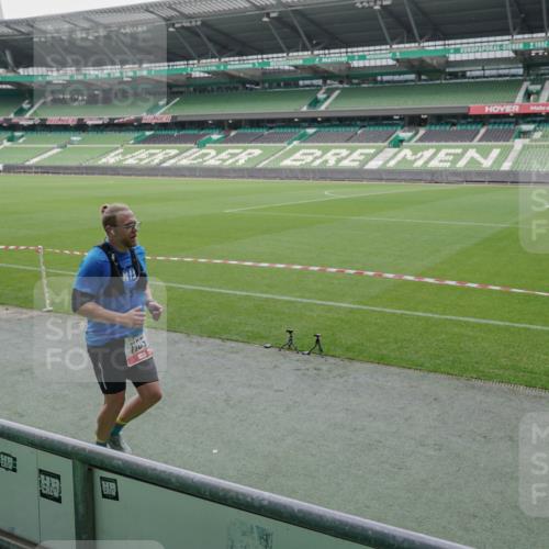 05.10.2025 - 20. swb-Marathon Bremen Michael Burmester http://msf.ph/oto/9270775 05.10.2025 12:42:53 Laufen im Stadion 588, 635, 662, 907, 965, 1105, 1123, 1215, 1265, 1612, 1645, 1652, 1810, 2062, 2068, 2141, 2385, 3153, 3294, 3391, 3705, 4664, 5028, 5231, 5470, 5741, 6423, 7405, 7472, 7498, 7547, 7764, 8053, 8520, 635, 1763, 4635, 6903 meine-sportfotos.de