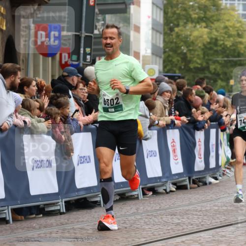 05.10.2025 - 20. swb-Marathon Bremen Strokosch-Dieckow http://msf.ph/oto/9270781 05.10.2025 13:01:44 Ziel 1992, 3218, 6302, 7440, 8169 meine-sportfotos.de