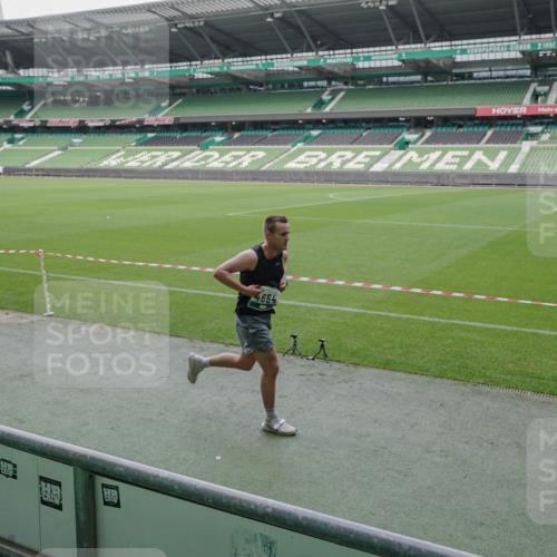 05.10.2025 - 20. swb-Marathon Bremen Michael Burmester http://msf.ph/oto/9270796 05.10.2025 12:42:54 Laufen im Stadion 588, 662, 907, 965, 1105, 1123, 1215, 1265, 1612, 1645, 1652, 1745, 1810, 2062, 2068, 2141, 2385, 3153, 3294, 3391, 3705, 4664, 5028, 5231, 5470, 5741, 6423, 7269, 7405, 7472, 7498, 7547, 7764, 8053, 8520, 635, 1763, 3153, 4635 meine-sportfotos.de