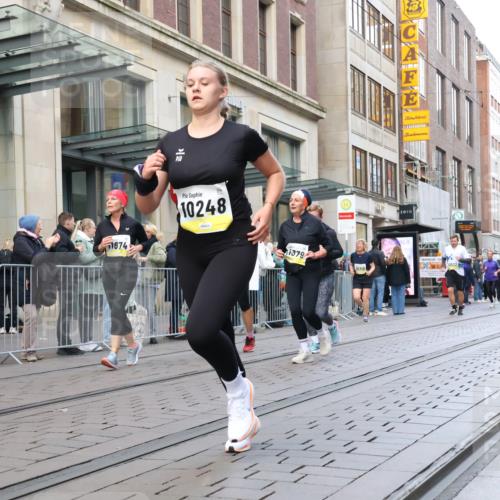 05.10.2025 - 20. swb-Marathon Bremen Strokosch-Dieckow http://msf.ph/oto/9270797 05.10.2025 11:08:45 Ziel 9184, 9466, 9632, 9721, 9774, 9798, 9815, 9912, 10031, 10087, 10248, 10315, 10458, 10522, 10714, 10784, 10840, 11056, 11126, 11142, 11379, 11437, 11530, 11674, 9184, 9466, 9632, 9721, 9774, 9798, 9815, 9912, 10031, 10087, 10248, 10315, 10458, 10522, 10714, 10784, 10840, 11056, 11126, 11142, 11379, 11437, 11530, 11674 meine-sportfotos.de