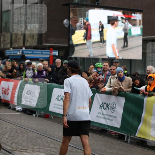 05.10.2025 - 20. swb-Marathon Bremen Yannick Fuchs http://msf.ph/oto/9270802 05.10.2025 12:15:22 Ziel  meine-sportfotos.de