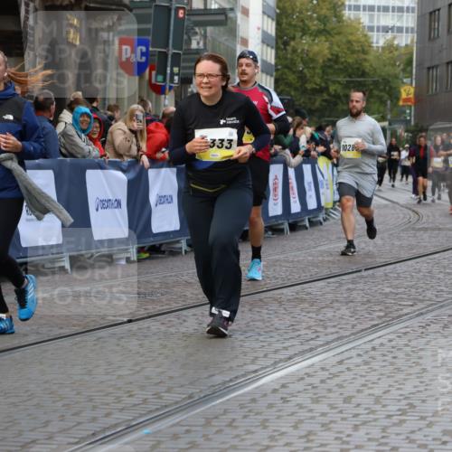 05.10.2025 - 20. swb-Marathon Bremen Strokosch-Dieckow http://msf.ph/oto/9270810 05.10.2025 11:10:15 Ziel 8533, 9734, 9806, 10082, 10189, 10280, 11204, 11261, 11333 meine-sportfotos.de