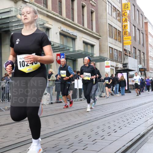 05.10.2025 - 20. swb-Marathon Bremen Strokosch-Dieckow http://msf.ph/oto/9270813 05.10.2025 11:08:46 Ziel 9184, 9466, 9632, 9774, 9798, 9815, 9912, 10031, 10087, 10248, 10315, 10458, 10522, 10714, 10784, 10840, 11056, 11126, 11142, 11379, 11437, 11530, 11674, 9184, 9466, 9632, 9774, 9798, 9815, 9912, 10031, 10087, 10248, 10315, 10458, 10522, 10714, 10784, 10840, 11056, 11126, 11142, 11379, 11437, 11530, 11674 meine-sportfotos.de