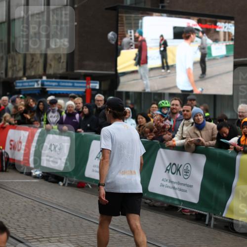 05.10.2025 - 20. swb-Marathon Bremen Yannick Fuchs http://msf.ph/oto/9270821 05.10.2025 12:15:22 Ziel  meine-sportfotos.de