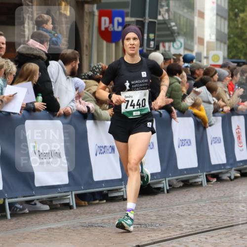 05.10.2025 - 20. swb-Marathon Bremen Strokosch-Dieckow http://msf.ph/oto/9270829 05.10.2025 13:01:46 Ziel 1992, 3218, 6302, 7440 meine-sportfotos.de
