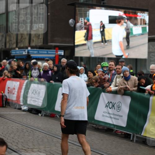 05.10.2025 - 20. swb-Marathon Bremen Yannick Fuchs http://msf.ph/oto/9270831 05.10.2025 12:15:22 Ziel  meine-sportfotos.de