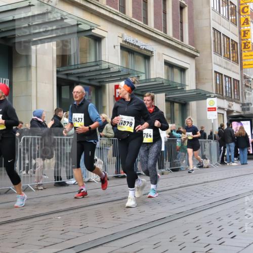 05.10.2025 - 20. swb-Marathon Bremen Strokosch-Dieckow http://msf.ph/oto/9270840 05.10.2025 11:08:46 Ziel 9184, 9466, 9632, 9774, 9798, 9815, 9912, 10031, 10087, 10248, 10315, 10458, 10522, 10714, 10784, 10840, 11056, 11126, 11142, 11379, 11437, 11530, 11674, 9184, 9466, 9632, 9774, 9798, 9815, 9912, 10031, 10087, 10248, 10315, 10458, 10522, 10714, 10784, 10840, 11056, 11126, 11142, 11379, 11437, 11530, 11674 meine-sportfotos.de