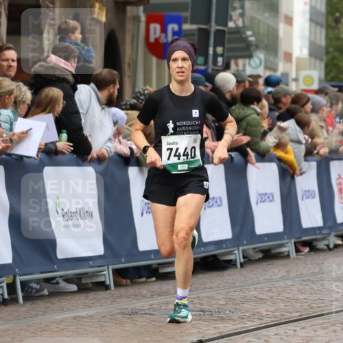 05.10.2025 - 20. swb-Marathon Bremen Strokosch-Dieckow http://msf.ph/oto/9270855 05.10.2025 13:01:46 Ziel 1992, 3218, 6302, 7440 meine-sportfotos.de