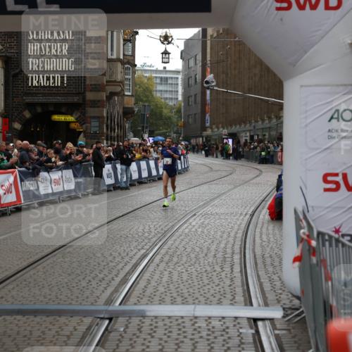 05.10.2025 - 20. swb-Marathon Bremen Yannick Fuchs http://msf.ph/oto/9270861 05.10.2025 12:15:40 Ziel 12 meine-sportfotos.de