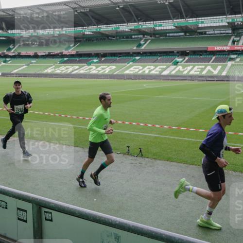 05.10.2025 - 20. swb-Marathon Bremen Michael Burmester http://msf.ph/oto/9270864 05.10.2025 12:43:03 Laufen im Stadion 588, 628, 662, 965, 1105, 1123, 1215, 1265, 1612, 1641, 1645, 1652, 1745, 1810, 2062, 2068, 2141, 2385, 3294, 3391, 3580, 3705, 4664, 5028, 5231, 5470, 5741, 5815, 6224, 6423, 7269, 7405, 7472, 7498, 7547, 7668, 7764, 8053, 8520, 635, 907, 1763, 3153, 4635 meine-sportfotos.de
