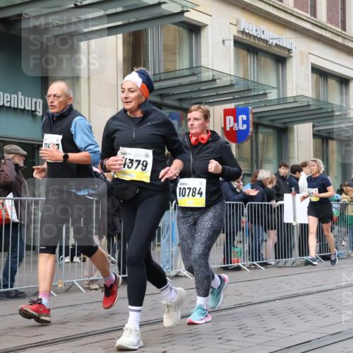 05.10.2025 - 20. swb-Marathon Bremen Strokosch-Dieckow http://msf.ph/oto/9270865 05.10.2025 11:08:47 Ziel 9184, 9466, 9632, 9774, 9798, 9815, 9912, 10031, 10087, 10248, 10295, 10315, 10458, 10522, 10714, 10784, 10840, 11056, 11126, 11142, 11379, 11437, 11530, 11674, 9184, 9466, 9632, 9774, 9798, 9815, 9912, 10031, 10087, 10248, 10295, 10315, 10458, 10522, 10714, 10784, 10840, 11056, 11126, 11142, 11379, 11437, 11530, 11674 meine-sportfotos.de