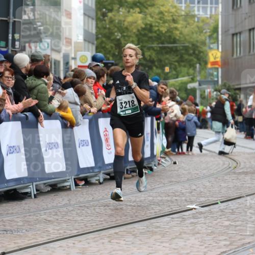 05.10.2025 - 20. swb-Marathon Bremen Strokosch-Dieckow http://msf.ph/oto/9270878 05.10.2025 13:01:49 Ziel 1992, 2062, 3218, 7440 meine-sportfotos.de