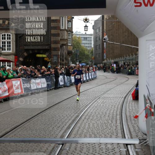 05.10.2025 - 20. swb-Marathon Bremen Yannick Fuchs http://msf.ph/oto/9270886 05.10.2025 12:15:41 Ziel 12 meine-sportfotos.de
