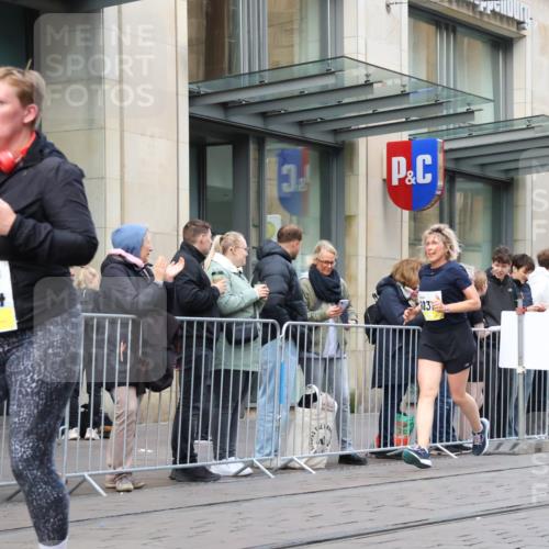05.10.2025 - 20. swb-Marathon Bremen Strokosch-Dieckow http://msf.ph/oto/9270888 05.10.2025 11:08:48 Ziel 9466, 9632, 9774, 9798, 9815, 9912, 10031, 10087, 10248, 10295, 10315, 10458, 10522, 10714, 10784, 10840, 11056, 11126, 11142, 11379, 11437, 11530, 11674, 9466, 9632, 9774, 9798, 9815, 9912, 10031, 10087, 10248, 10295, 10315, 10458, 10522, 10714, 10784, 10840, 11056, 11126, 11142, 11379, 11437, 11530, 11674 meine-sportfotos.de