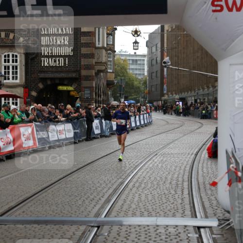 05.10.2025 - 20. swb-Marathon Bremen Yannick Fuchs http://msf.ph/oto/9270896 05.10.2025 12:15:41 Ziel 12 meine-sportfotos.de