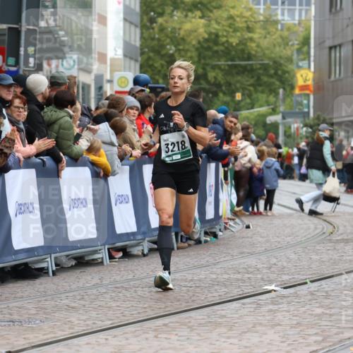 05.10.2025 - 20. swb-Marathon Bremen Strokosch-Dieckow http://msf.ph/oto/9270899 05.10.2025 13:01:49 Ziel 1992, 2062, 3218, 7440 meine-sportfotos.de
