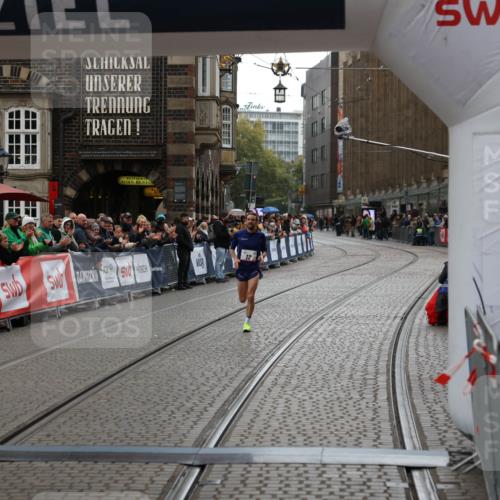 05.10.2025 - 20. swb-Marathon Bremen Yannick Fuchs http://msf.ph/oto/9270906 05.10.2025 12:15:41 Ziel 12 meine-sportfotos.de