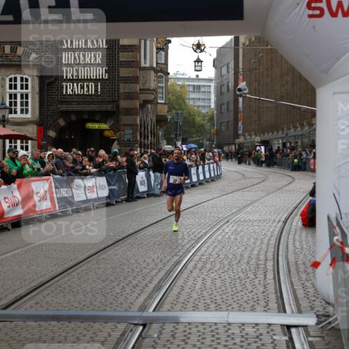 05.10.2025 - 20. swb-Marathon Bremen Yannick Fuchs http://msf.ph/oto/9270911 05.10.2025 12:15:41 Ziel 12 meine-sportfotos.de