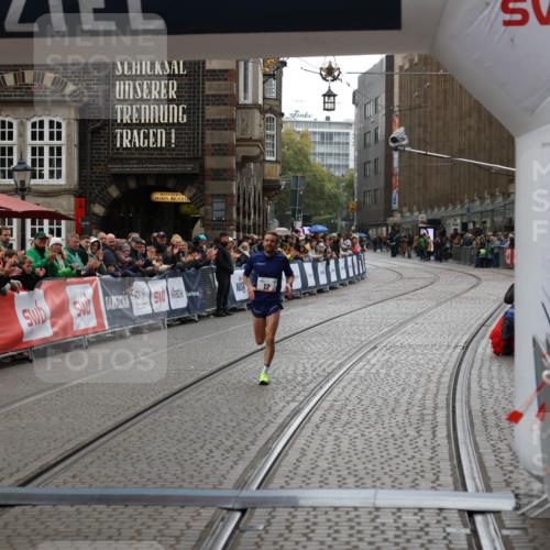 05.10.2025 - 20. swb-Marathon Bremen Yannick Fuchs http://msf.ph/oto/9270919 05.10.2025 12:15:42 Ziel 12 meine-sportfotos.de