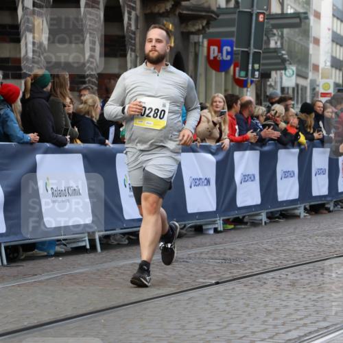 05.10.2025 - 20. swb-Marathon Bremen Strokosch-Dieckow http://msf.ph/oto/9270926 05.10.2025 11:10:19 Ziel 8225, 8533, 9734, 9895, 10189, 10280, 10288, 10552, 11333, 11388 meine-sportfotos.de