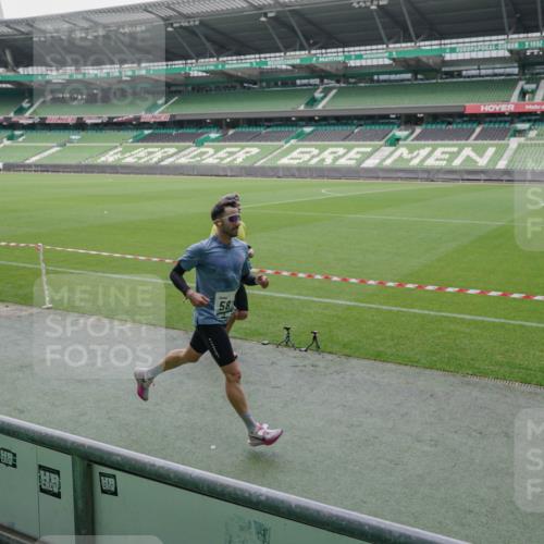 05.10.2025 - 20. swb-Marathon Bremen Michael Burmester http://msf.ph/oto/9270927 05.10.2025 12:43:09 Laufen im Stadion 577, 588, 628, 662, 965, 1105, 1123, 1215, 1265, 1612, 1641, 1645, 1652, 1745, 1810, 2062, 2068, 2141, 2385, 3294, 3391, 3580, 3705, 4664, 5028, 5231, 5470, 5741, 5815, 6224, 6423, 7269, 7405, 7472, 7498, 7547, 7668, 7764, 7816, 7834, 8053, 8520, 635, 907, 1763, 3153, 4635 meine-sportfotos.de