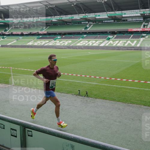 05.10.2025 - 20. swb-Marathon Bremen Michael Burmester http://msf.ph/oto/9270943 05.10.2025 12:43:13 Laufen im Stadion 577, 588, 628, 662, 706, 965, 1105, 1123, 1215, 1265, 1612, 1641, 1645, 1652, 1745, 1810, 2062, 2141, 2385, 2967, 3294, 3391, 3435, 3580, 3705, 4369, 4631, 4664, 4867, 5028, 5231, 5287, 5470, 5495, 5741, 5815, 5988, 6224, 6385, 6423, 6912, 7269, 7405, 7472, 7498, 7547, 7668, 7764, 7816, 7834, 8053, 8520, 8593, 9095, 635, 907, 965, 1612, 1645, 2068, 3153, 7405 meine-sportfotos.de