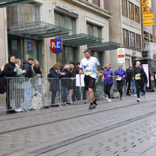 05.10.2025 - 20. swb-Marathon Bremen Strokosch-Dieckow http://msf.ph/oto/9270956 05.10.2025 11:08:50 Ziel 9466, 9632, 9774, 9798, 9815, 9848, 9892, 10031, 10087, 10295, 10315, 10458, 10522, 10784, 11056, 11126, 11142, 11379, 11437, 11530, 11674, 9466, 9632, 9774, 9798, 9815, 9848, 9892, 10031, 10087, 10295, 10315, 10458, 10522, 10784, 11056, 11126, 11142, 11379, 11437, 11530, 11674 meine-sportfotos.de