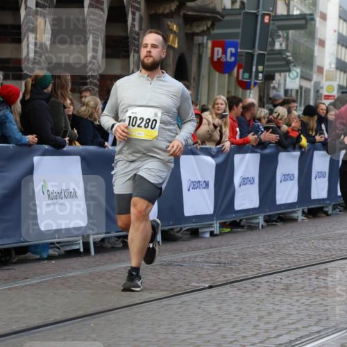 05.10.2025 - 20. swb-Marathon Bremen Strokosch-Dieckow http://msf.ph/oto/9270957 05.10.2025 11:10:19 Ziel 8225, 8533, 9734, 9895, 10189, 10280, 10288, 10552, 11333, 11388 meine-sportfotos.de