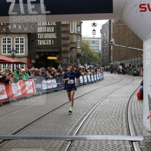 05.10.2025 - 20. swb-Marathon Bremen Yannick Fuchs http://msf.ph/oto/9270960 05.10.2025 12:15:43 Ziel 12 meine-sportfotos.de