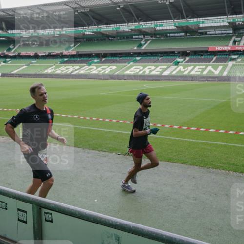 05.10.2025 - 20. swb-Marathon Bremen Michael Burmester http://msf.ph/oto/9270964 05.10.2025 12:43:14 Laufen im Stadion 577, 588, 628, 662, 706, 1105, 1123, 1215, 1265, 1641, 1652, 1745, 1810, 2062, 2141, 2385, 2967, 3294, 3391, 3435, 3580, 3705, 4369, 4631, 4664, 4867, 5028, 5231, 5287, 5470, 5495, 5741, 5815, 5988, 6224, 6385, 6423, 6912, 7269, 7472, 7498, 7547, 7668, 7764, 7816, 7834, 8053, 8520, 8593, 9095, 907, 965, 1612, 1645, 2068, 3153, 3294, 7405 meine-sportfotos.de