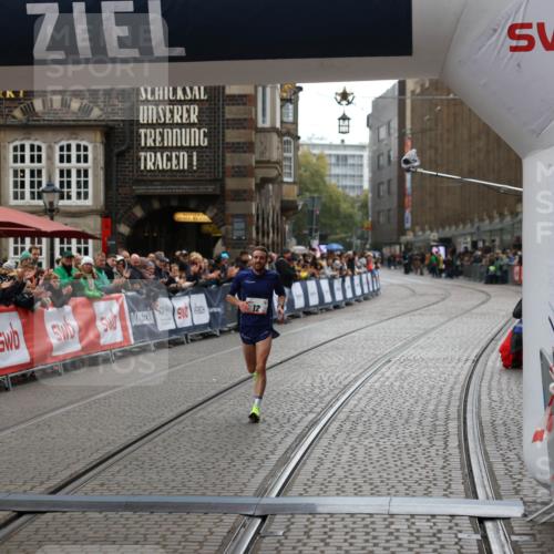 05.10.2025 - 20. swb-Marathon Bremen Yannick Fuchs http://msf.ph/oto/9270965 05.10.2025 12:15:43 Ziel 12 meine-sportfotos.de